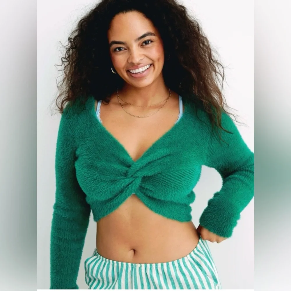 NWOT Aerie Fluffy 4-Ever Reversible Twist Green Envy Cozy Soft Crop Sweater SZ M